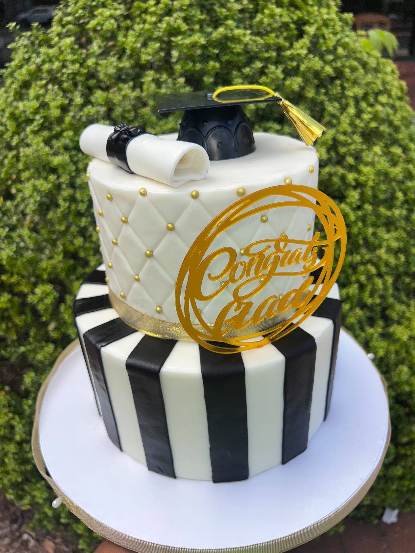 Madame B's Bakery - Customizable Cakes